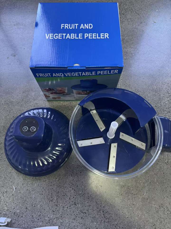 Effortless Fruit PeelerTM